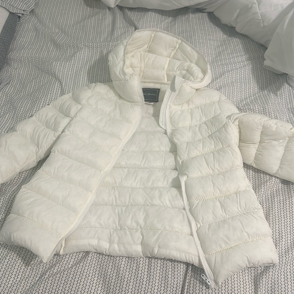 Almost new , white jacket for a boy or a girl - Picture 1 of 2